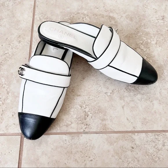 Authentic Chanel lambskin cc lock mules size 39 - Picture 3 of 12